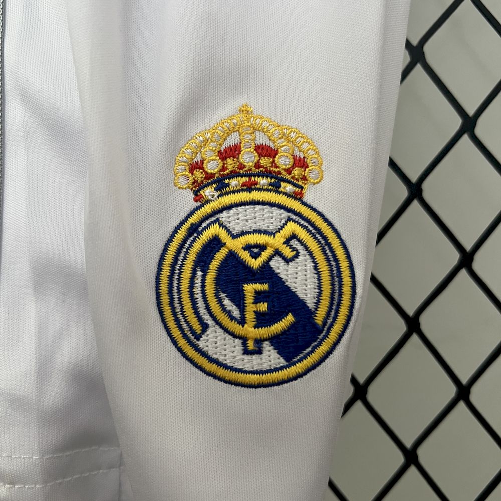 Camisa e shorts retrô infantil do Real Madrid 2013/14