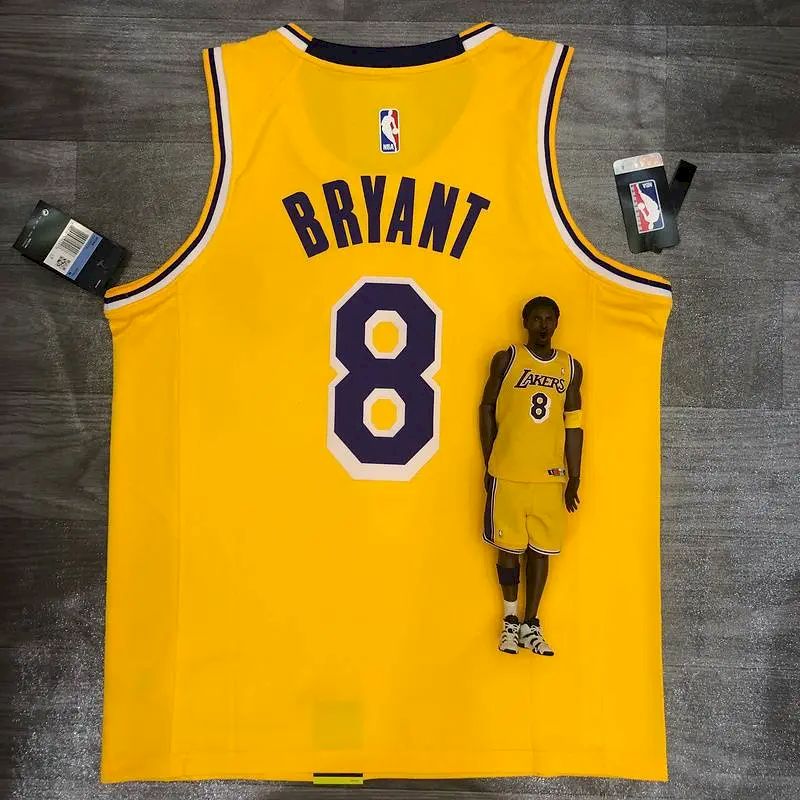 Camisa amarela masculina Kobe Bryant versão jogador – Edição clássica retrô