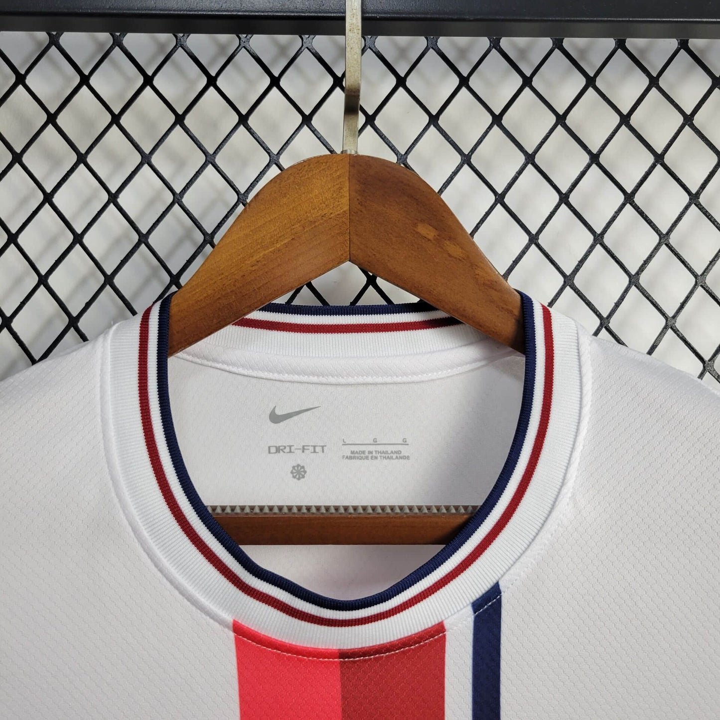 Camisa pré-jogo da Inglaterra para a Eurocopa 2024/25