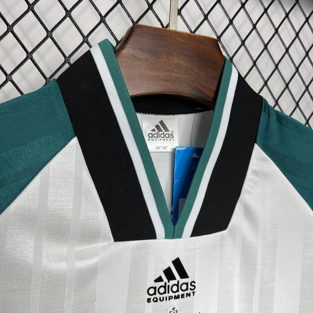 Camisa retrô reserva do Liverpool 1993/95