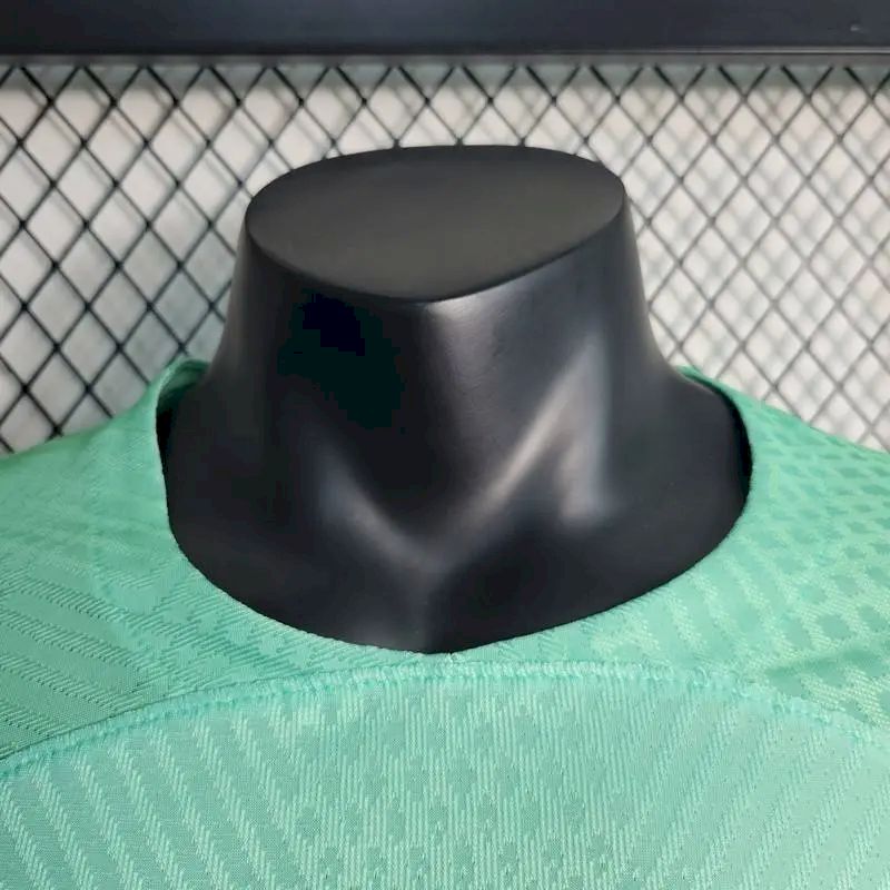 Camisa de treino pré-jogo do Barcelona 2023/24, versão jogador