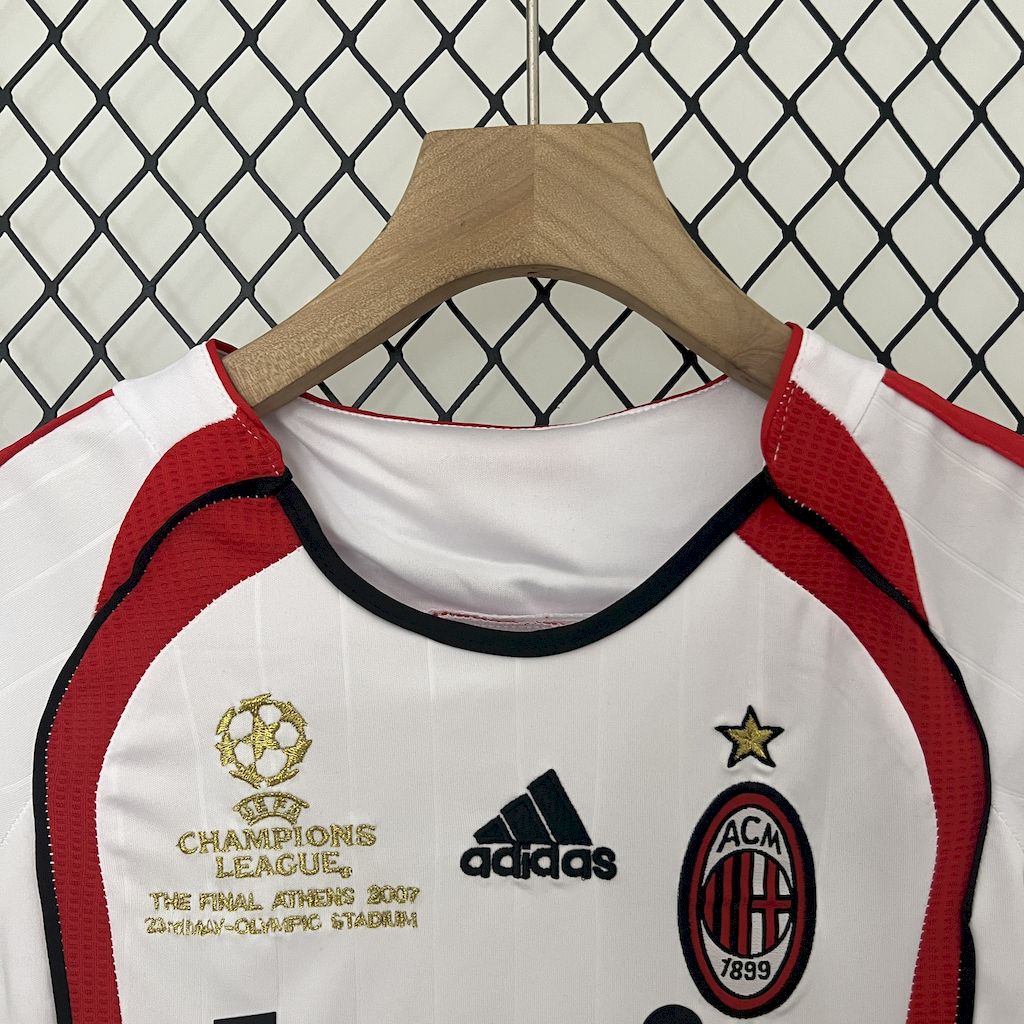 Camisa e shorts retrô infantil AC Milan 2006/07