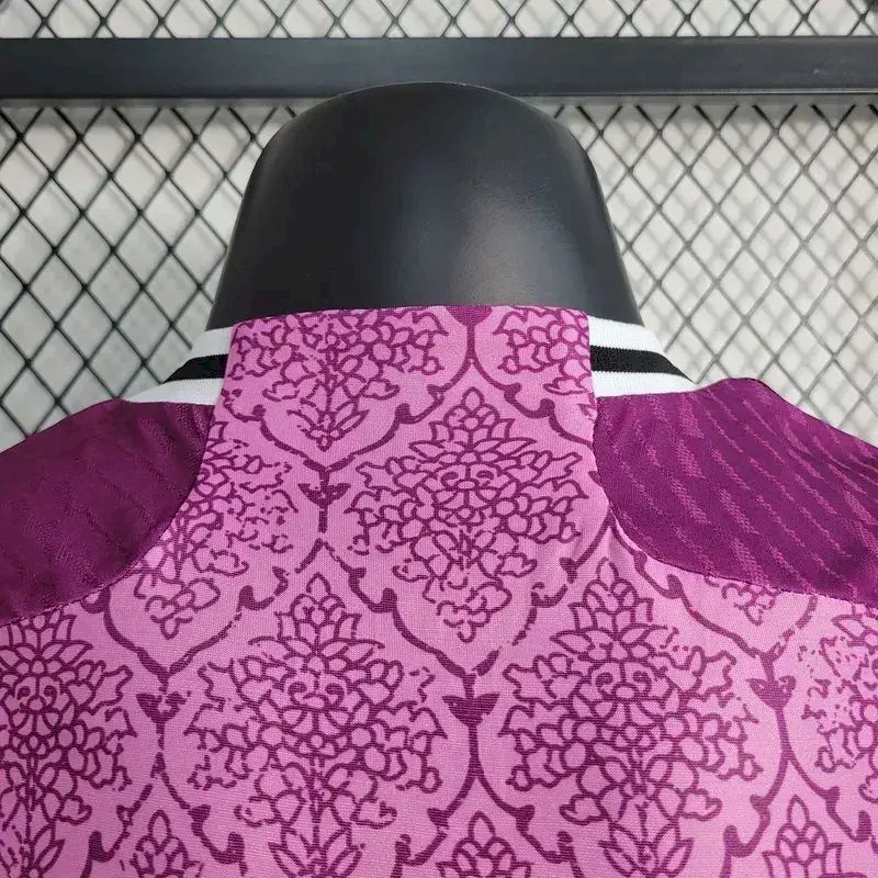 Camisa Real Madrid Edição Especial Rosa 2023/24 Versão Jogador