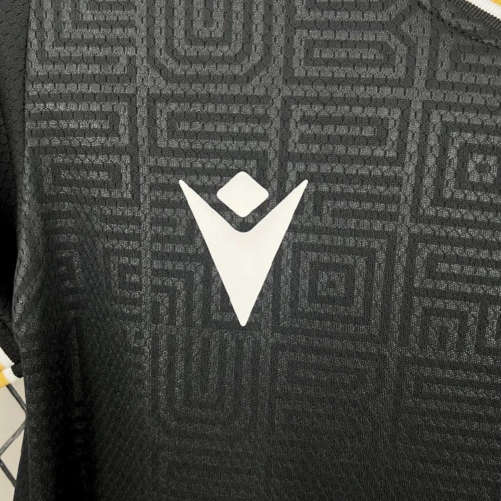 Vitória de Guimarães 2024/25 Away Kids Kit