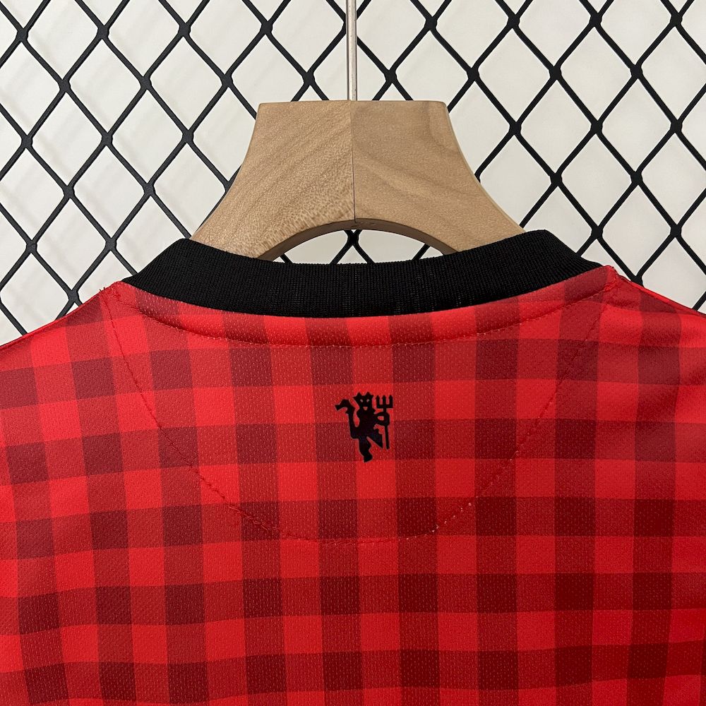 Camisa e shorts retrô infantil Manchester United 2012/13