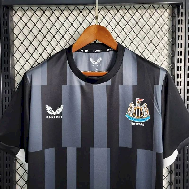 Camisa de treino pré-jogo do Newcastle United 2023/24
