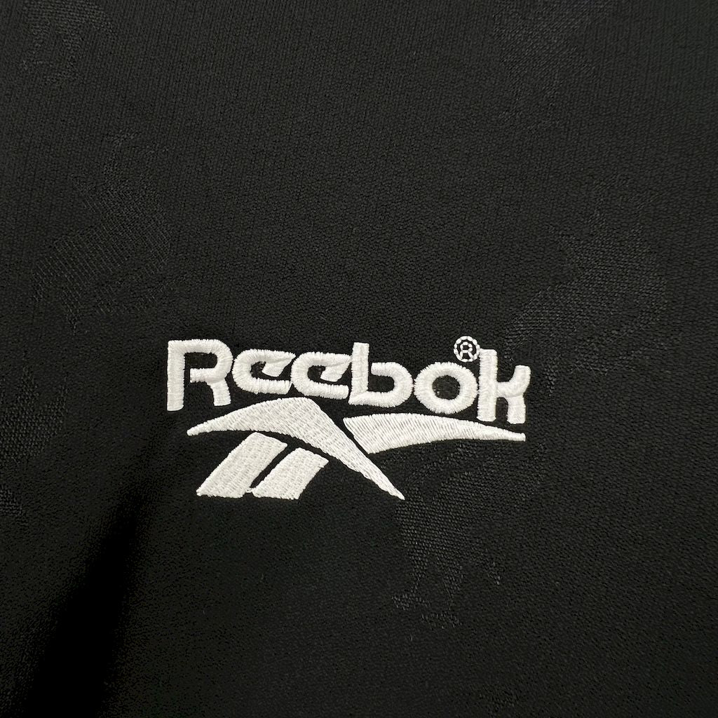 Camisa preta retrô do Liverpool 1996/97