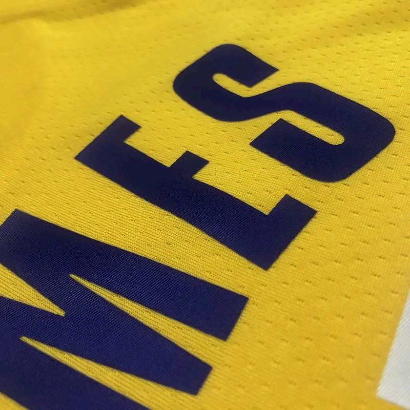 Camisa amarela masculina do LeBron James – Edição de 75º aniversário