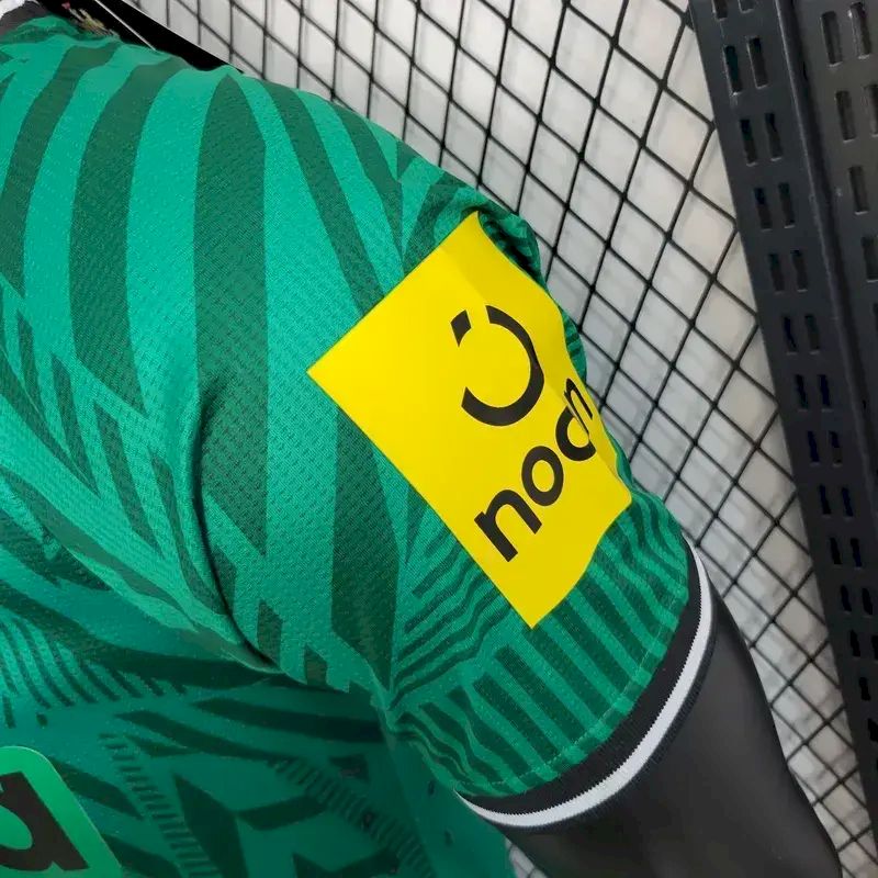 Camisa reserva do Newcastle United 2023/24, versão do jogador