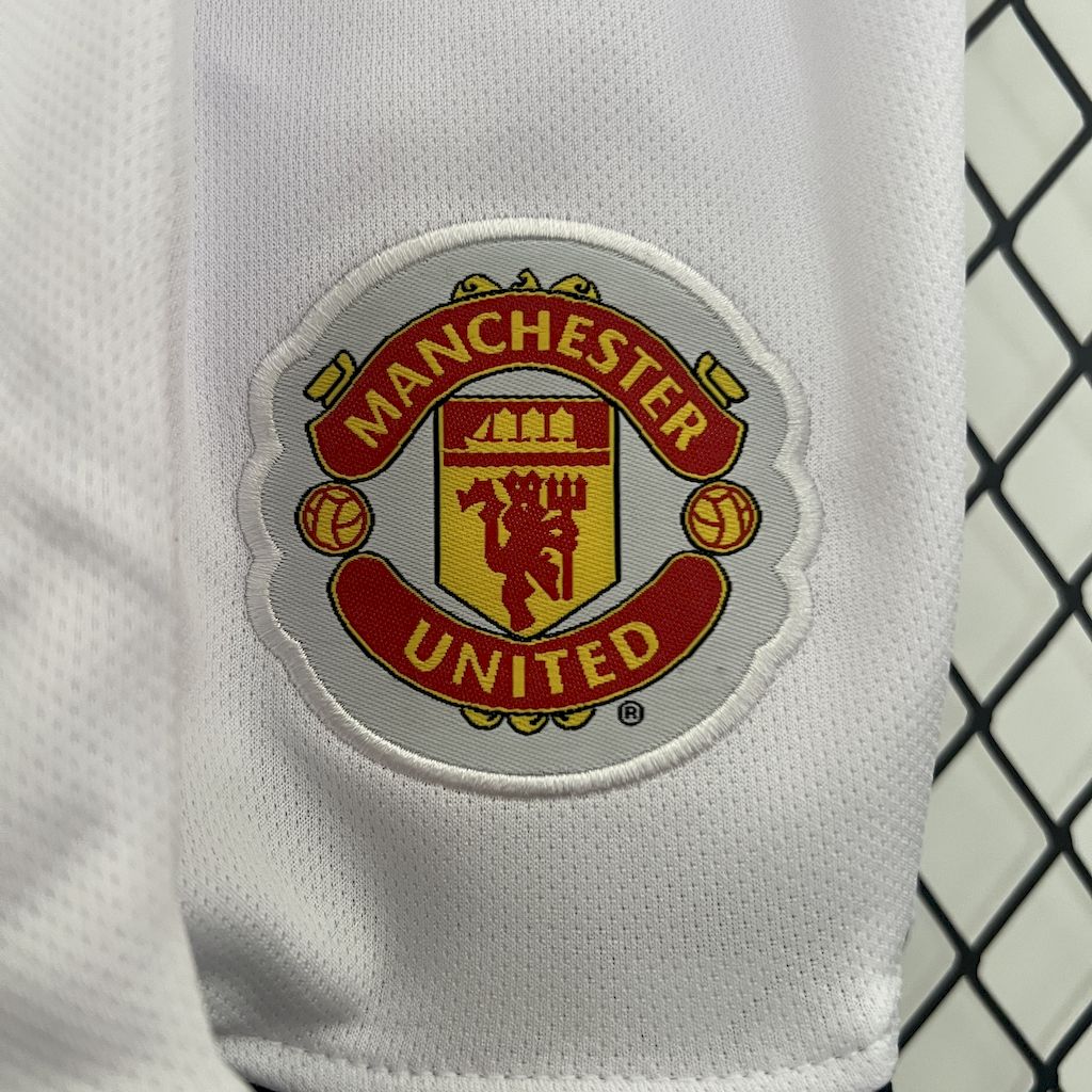 Camisa e shorts retrô infantil Manchester United 2007/08