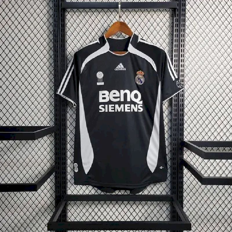 Camisa reserva retrô do Real Madrid 2006/07