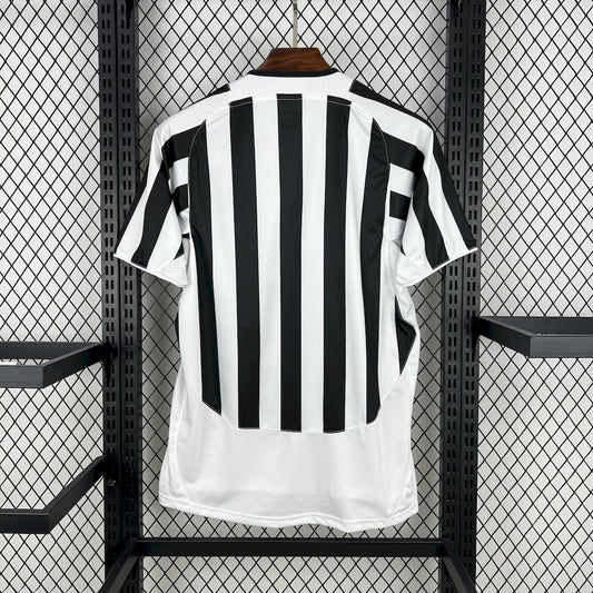 Camisa retrô titular da Juventus 2002/03