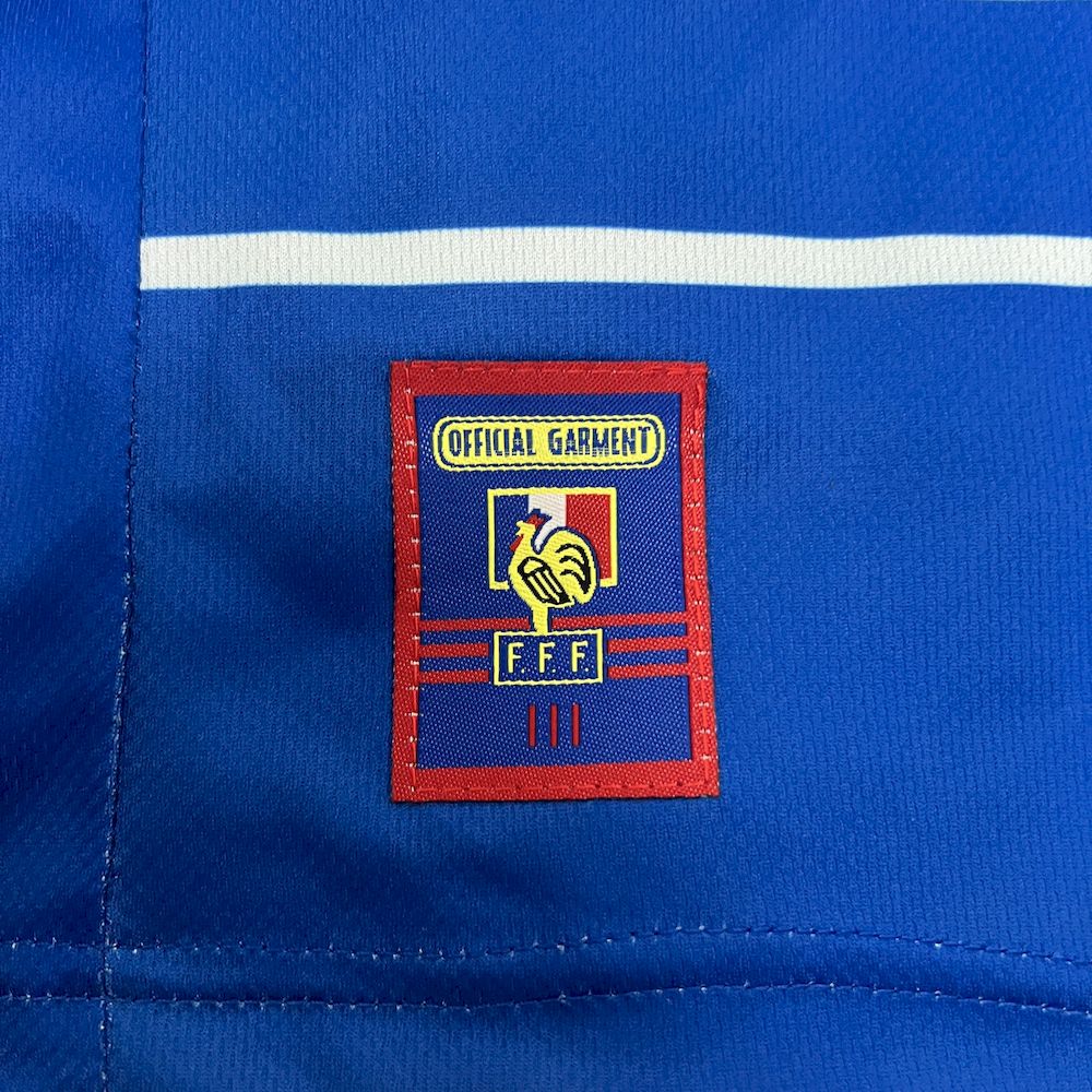 Camisa e shorts retrô infantil França 1998