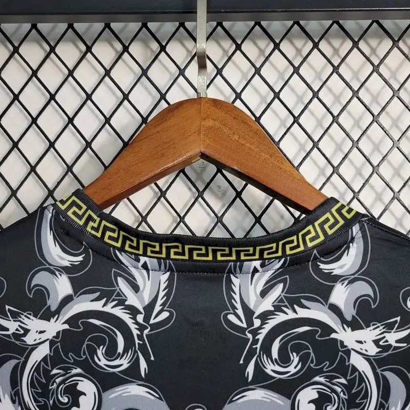 Camisa Itália 2023/24 Versace Co-Branded Edition Preta