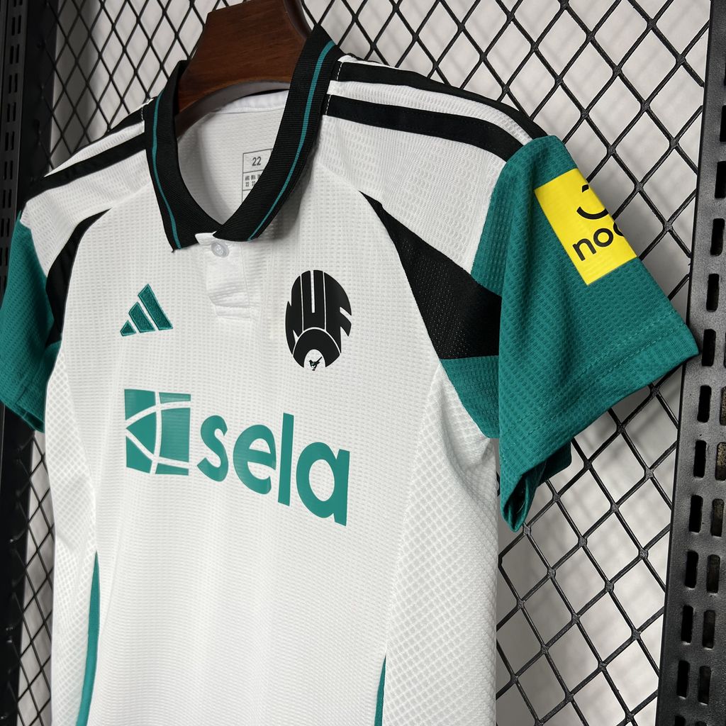 Terceiro uniforme infantil do Newcastle United 2024/25