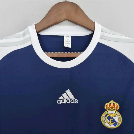 Camisa de treino pré-jogo do Real Madrid 2022/23