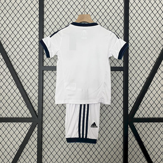 Camisa e shorts retrô infantil do Real Madrid 2012/13