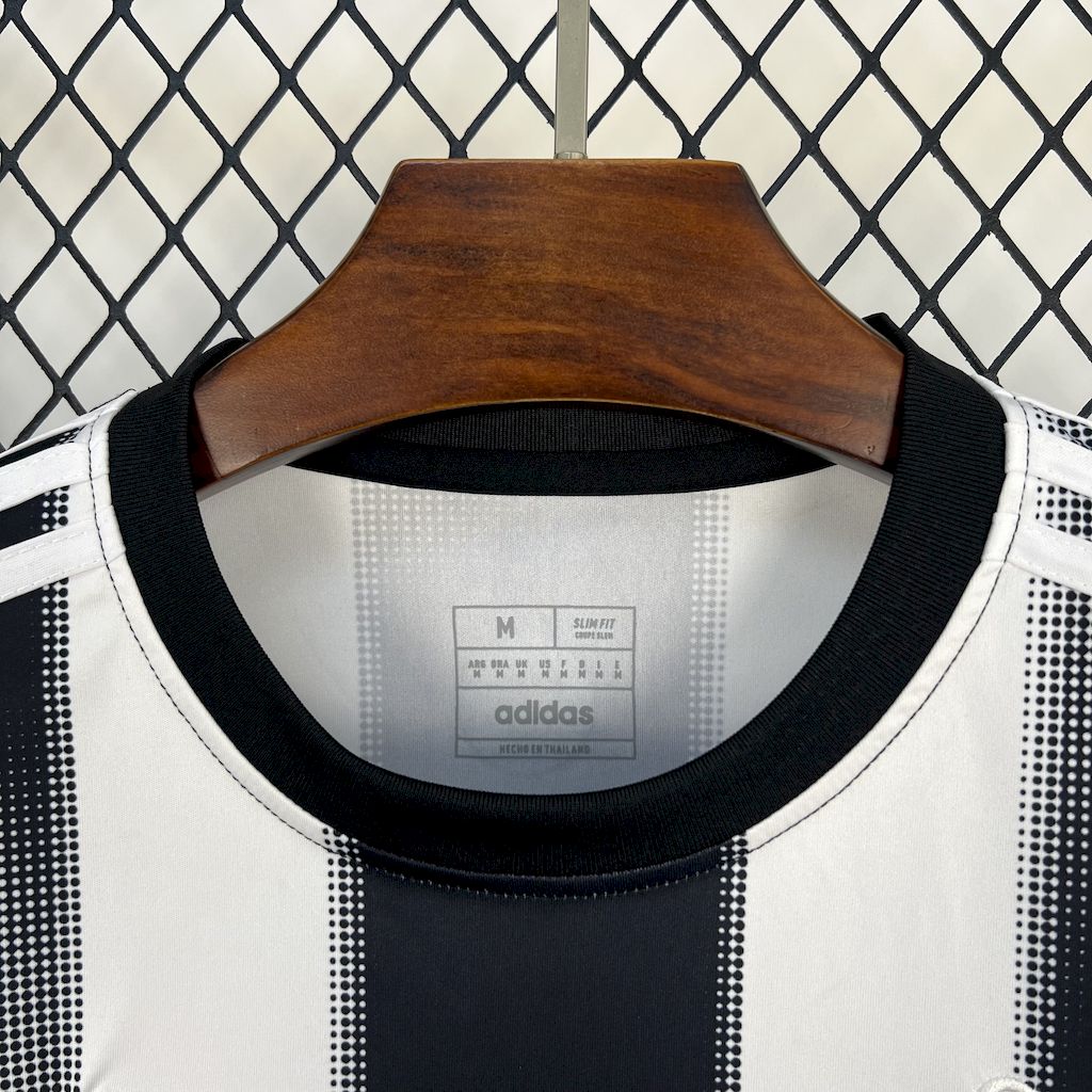 Men's Newcastle United 2025/26 Home Jersey