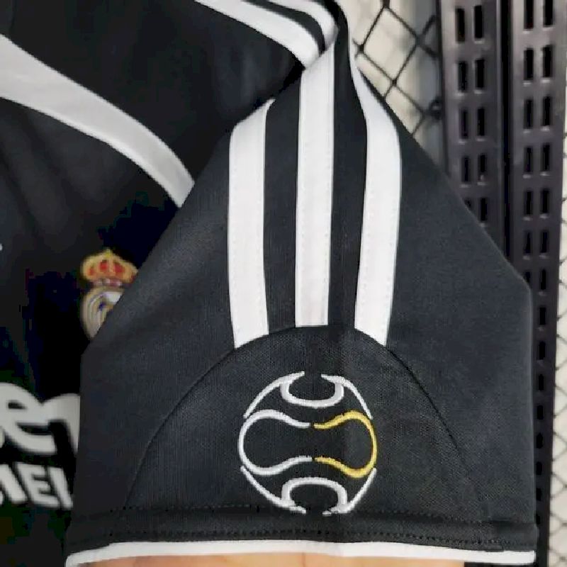 Camisa reserva retrô do Real Madrid 2006/07