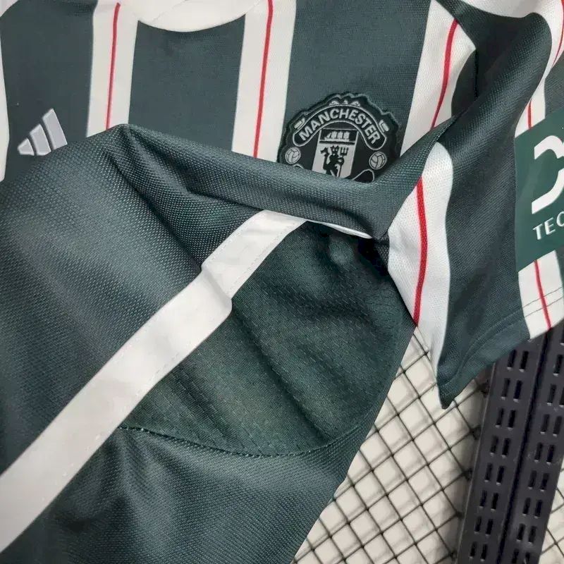 Camisa reserva do Manchester United 2023/24