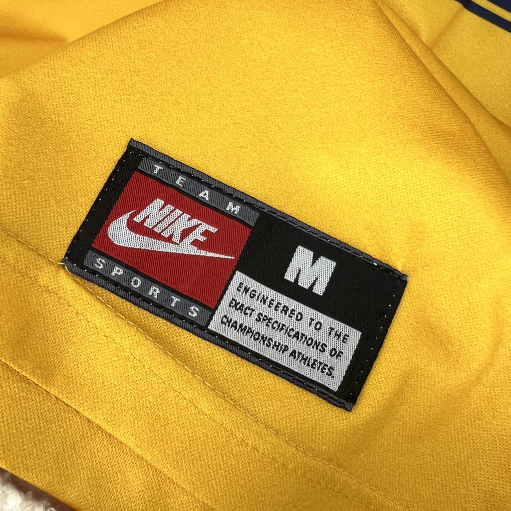 Camisa retrô reserva do Arsenal 1997/99