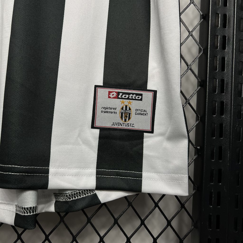 Camisa retrô Home Juventus 2001/02