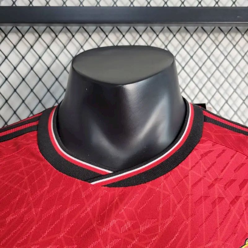 Camisa de treino pré-jogo do Manchester United 2023/24, versão jogador