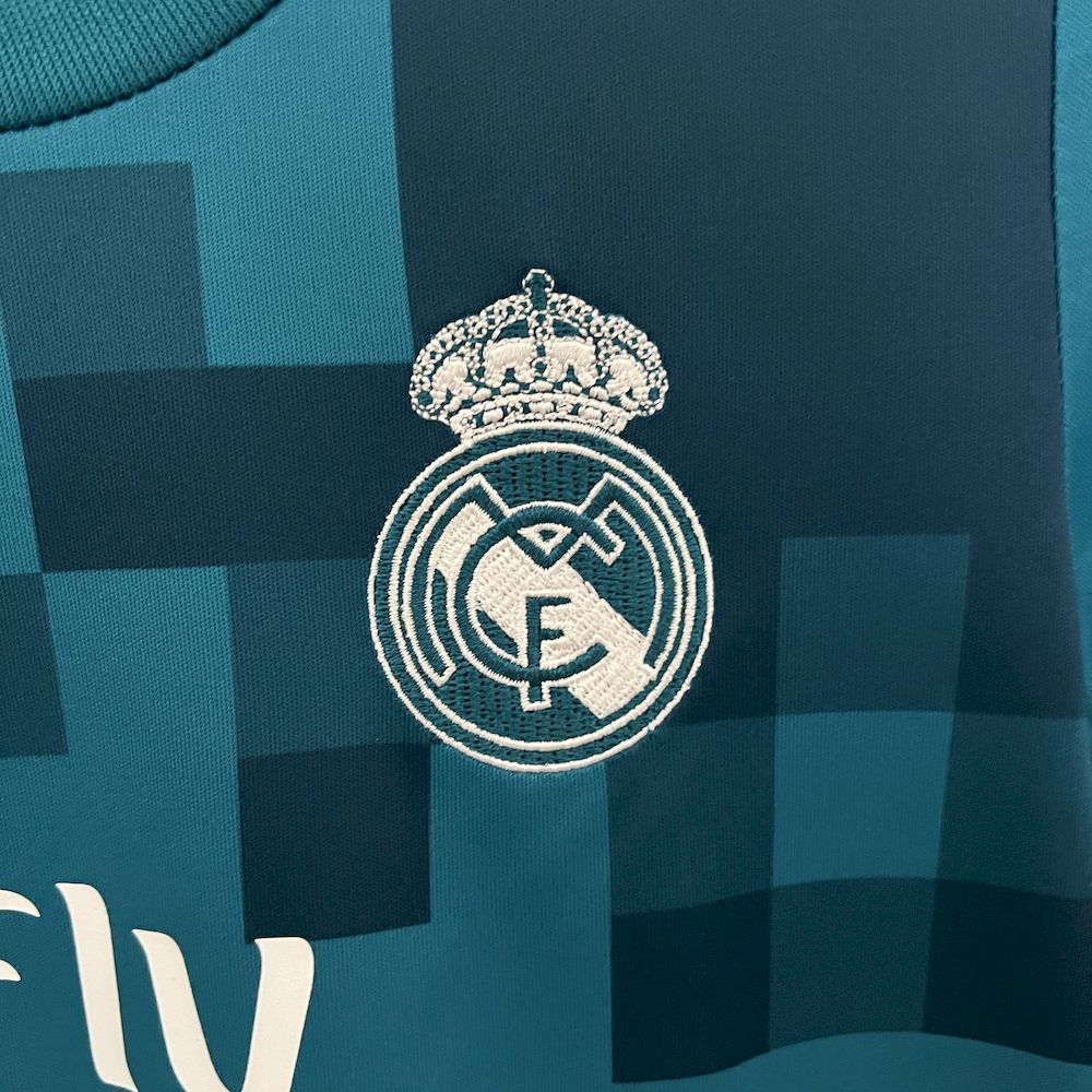 Camisa e shorts retrô infantil do Real Madrid 2017/18