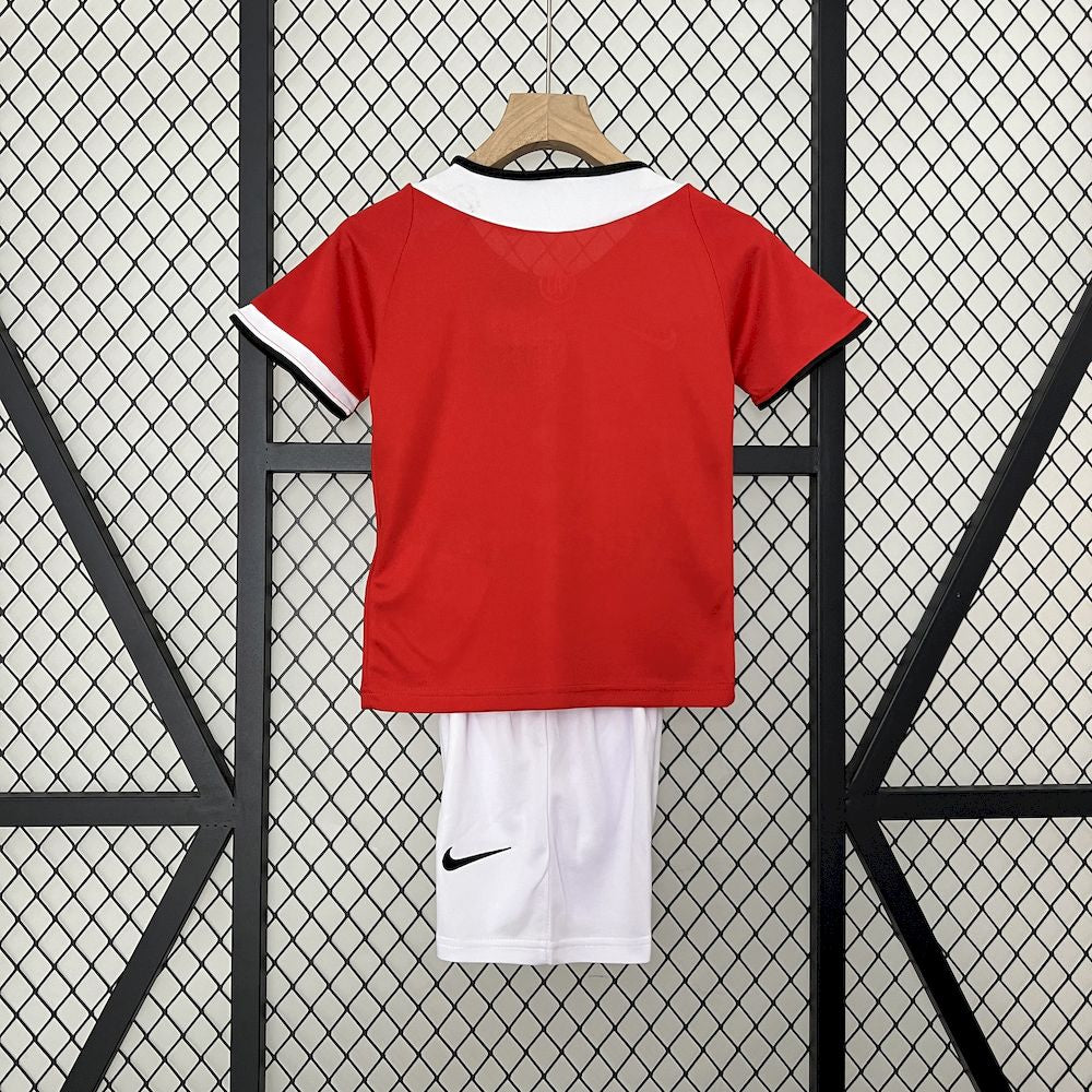 Manchester United 2005/06 Home Kids Retro Jersey And Shorts