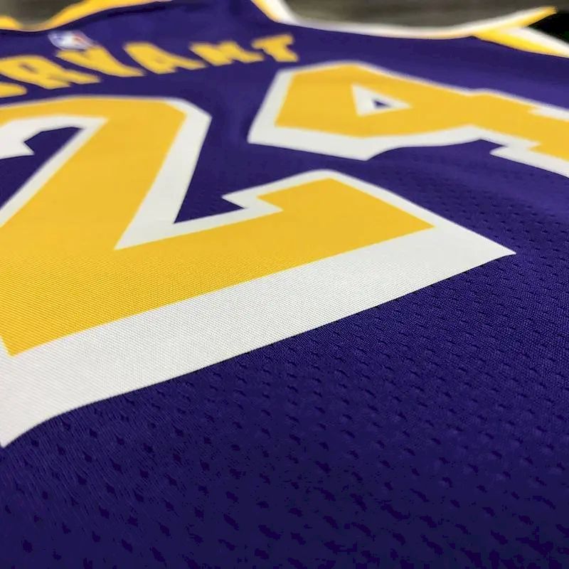 Camisa masculina Kobe Bryant 2020-21 roxa Swingman versão jogador – Edição Statement