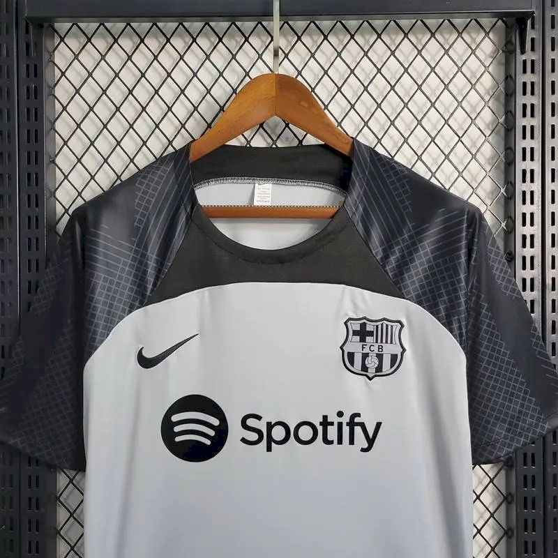 Camisa de treino pré-jogo do Barcelona 2023/24