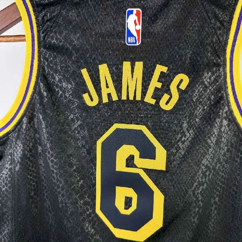 Camisa preta do time juvenil LeBron James