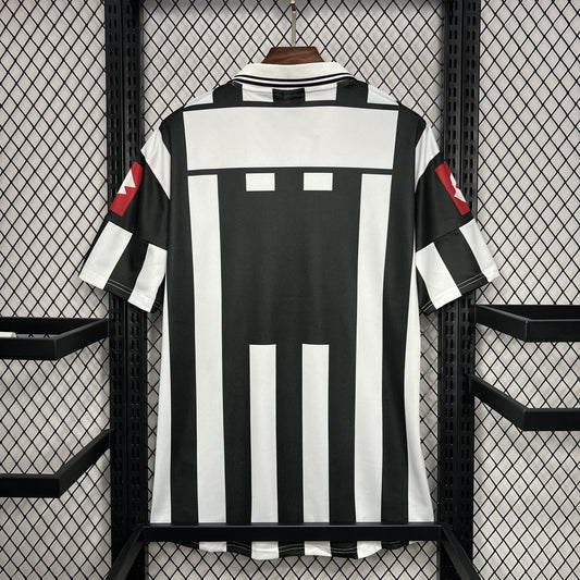 Camisa retrô Home Juventus 2001/02