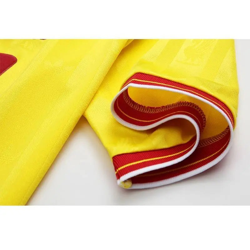 Camisa retrô da terceira Copa da Inglaterra do Liverpool 1985/86