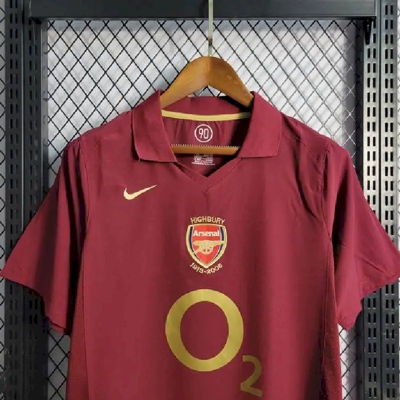 Camisa retrô do Arsenal 2005/06
