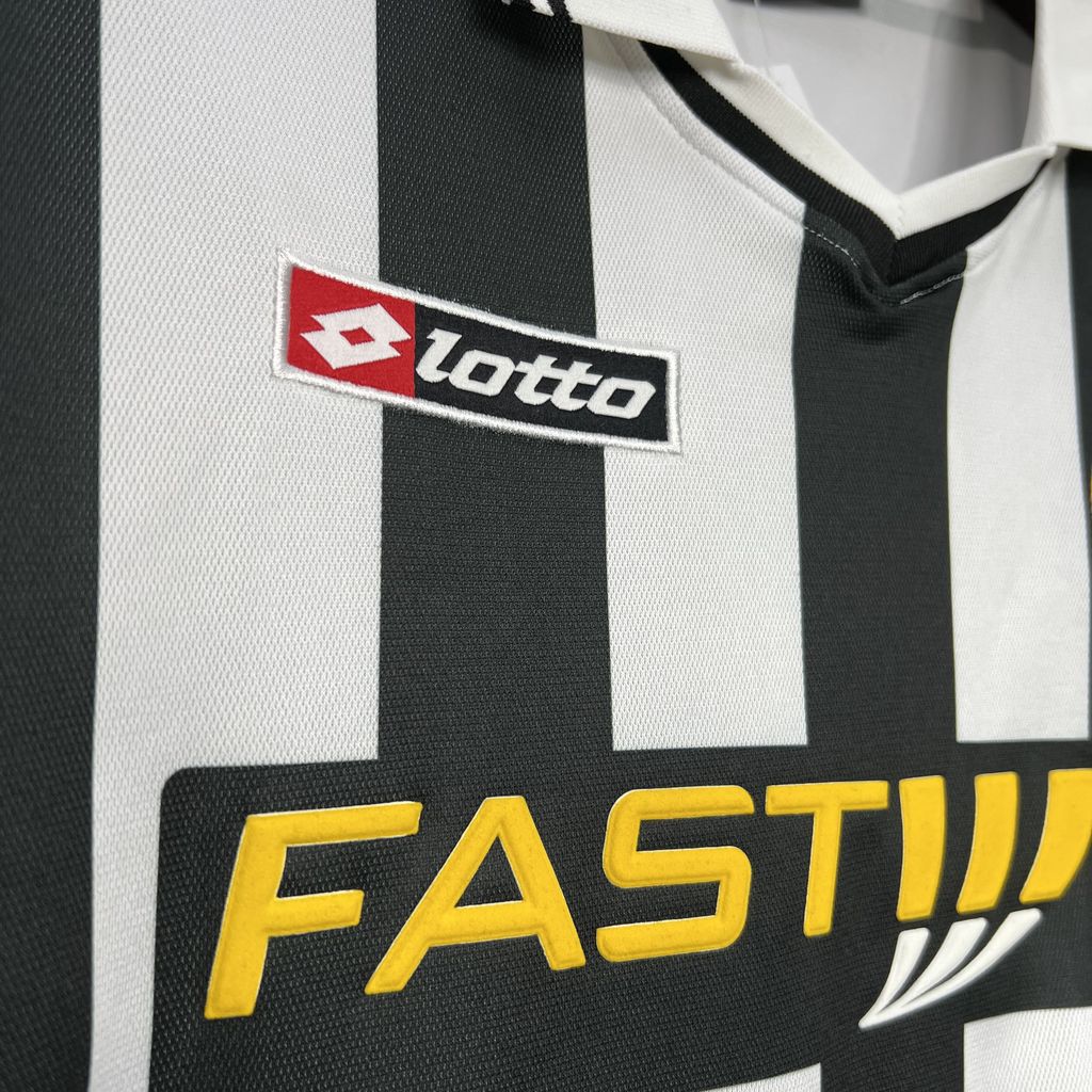 Camisa retrô Home Juventus 2001/02