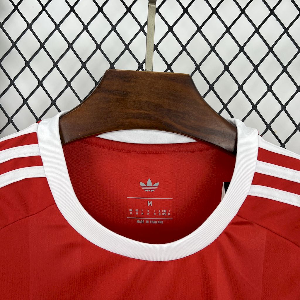 Bayern Munich 2025/26 Goalkeeper uniform Jersey