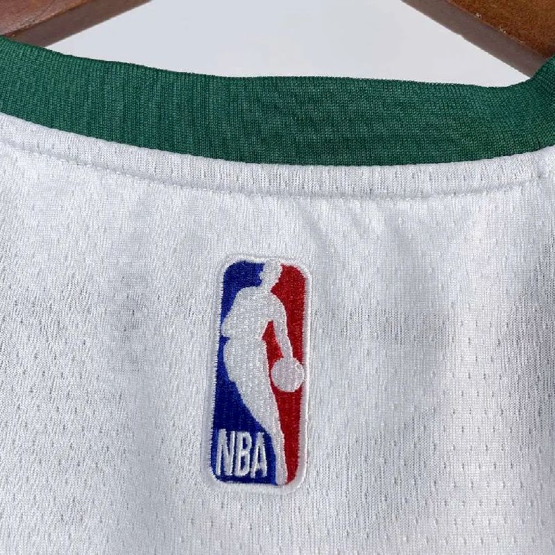 Camisa masculina Jaylen Brown branca retrô – edição de 75º aniversário