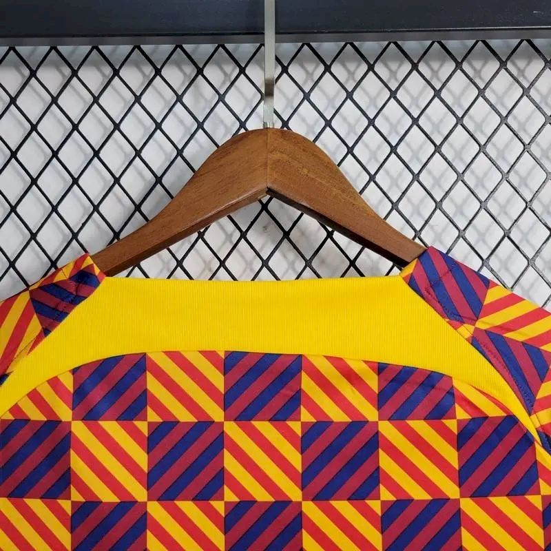 Camisa de treino pré-jogo do Barcelona 2023/24