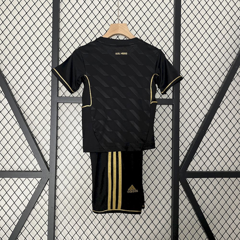 Camisa e shorts retrô infantil do Real Madrid 2011/12