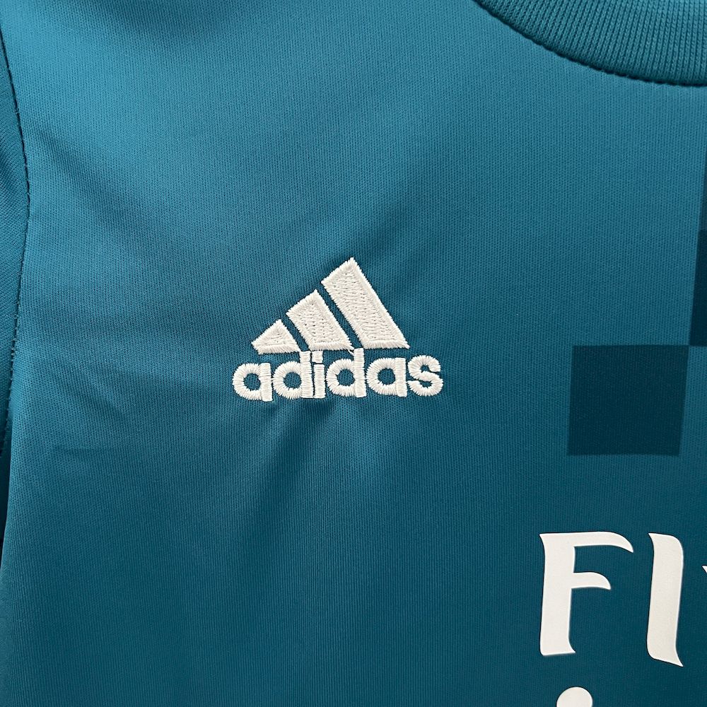 Camisa e shorts retrô infantil do Real Madrid 2017/18