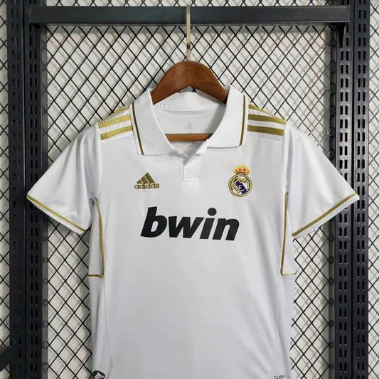 Camisa e shorts retrô infantil do Real Madrid 2011/12
