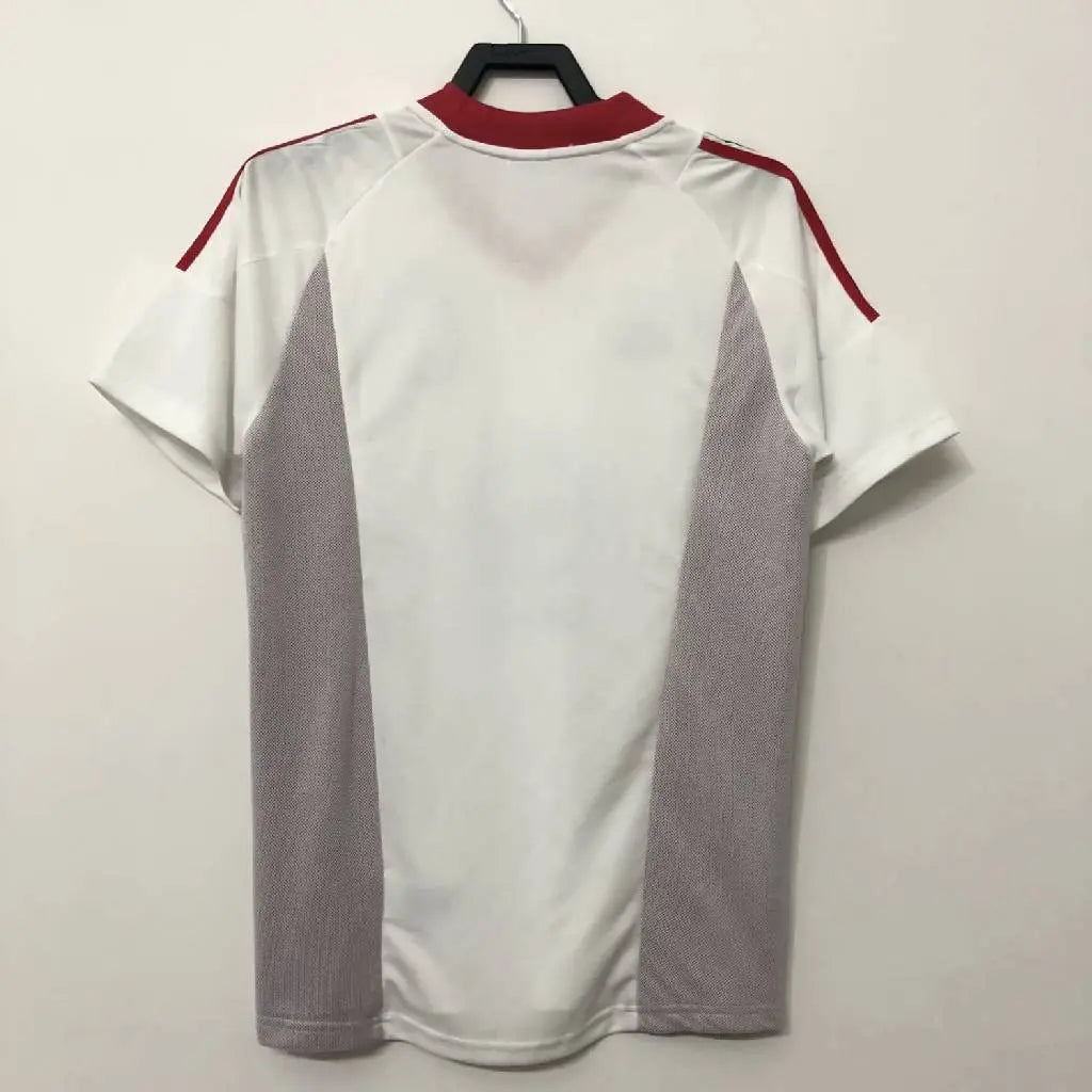 Camisa retrô reserva do AC Milan, edição 2002 da UCL