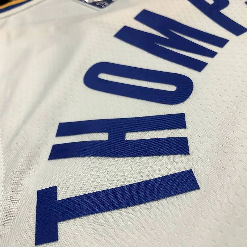 Camisa masculina Klay Thompson branca da equipe – Edição de 75º aniversário