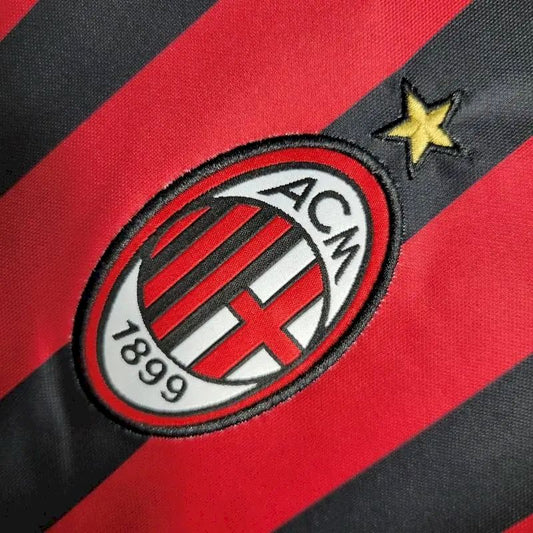 Camisa retrô titular do AC Milan 2016/17
