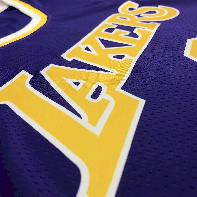 Camisa masculina LeBron James 2020-21 roxa Swingman versão jogador – Edição Statement