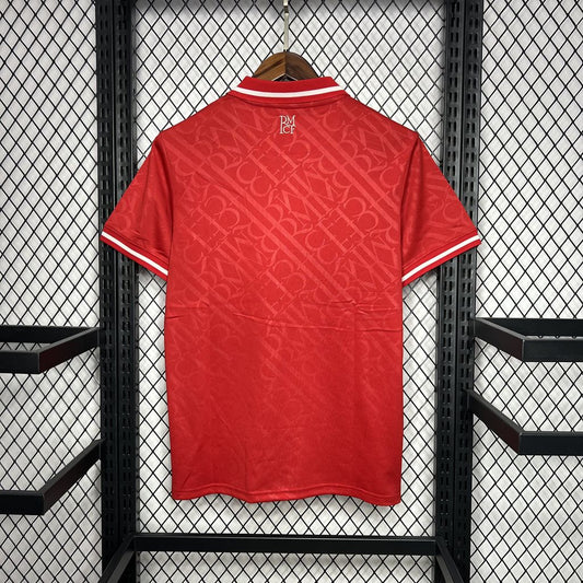 Camisa vermelha do Real Madrid 2024/25