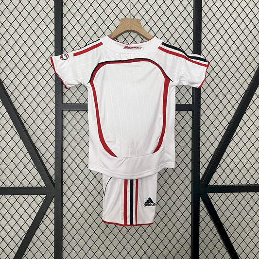 Camisa e shorts retrô infantil AC Milan 2006/07