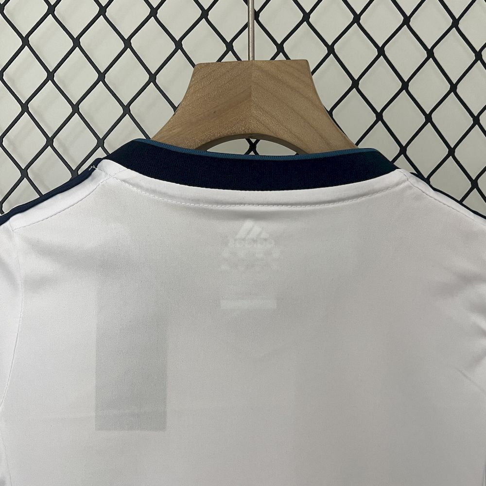 Camisa e shorts retrô infantil do Real Madrid 2012/13