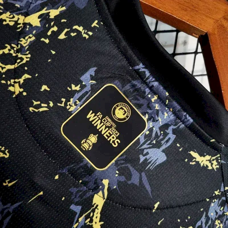 Camisa Manchester City 2023/24 Edição Especial Preta e Dourada